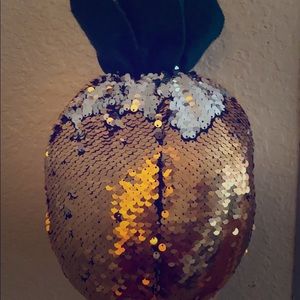 Here I have a beautiful sequence pineapple